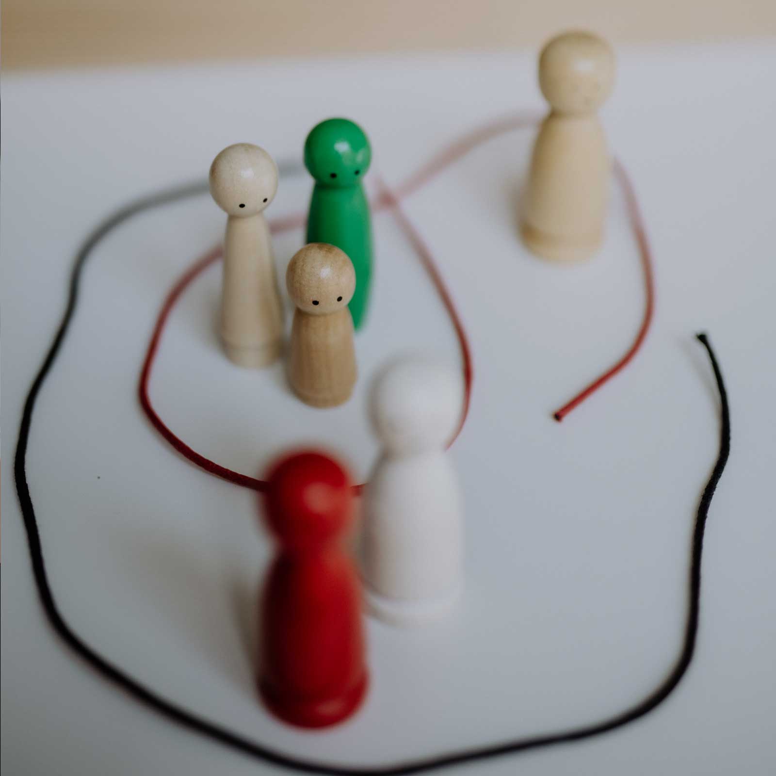 Systemische Figuren als Sinnbild für Beziehungen und Perspektiven